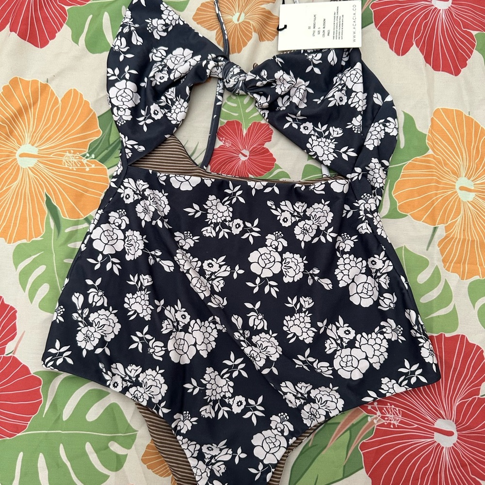 Acacia one piece